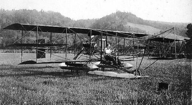 A mediocre image of the Hudson Flyer, but one that shows the flotation devices added specially for the river flight. 