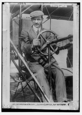 Glenn Curtiss at the controls, most likely at Reims in 1909