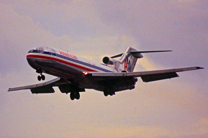 Something special in the air... N728AA, an American Airlines 727-227 on approach to Miami. 200 series jets were limited to flaps 30, whereas 100 series jets could deploy theirs a full 40 degrees. (Aero Icarus | flickr.com CC BY-SA 2.0) 