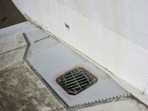 The APU exhaust of a Boeing 727-100, cleverly buried in the starboard wing root. (Bill Abbott | flickr.com CC BY-SA 2.0)