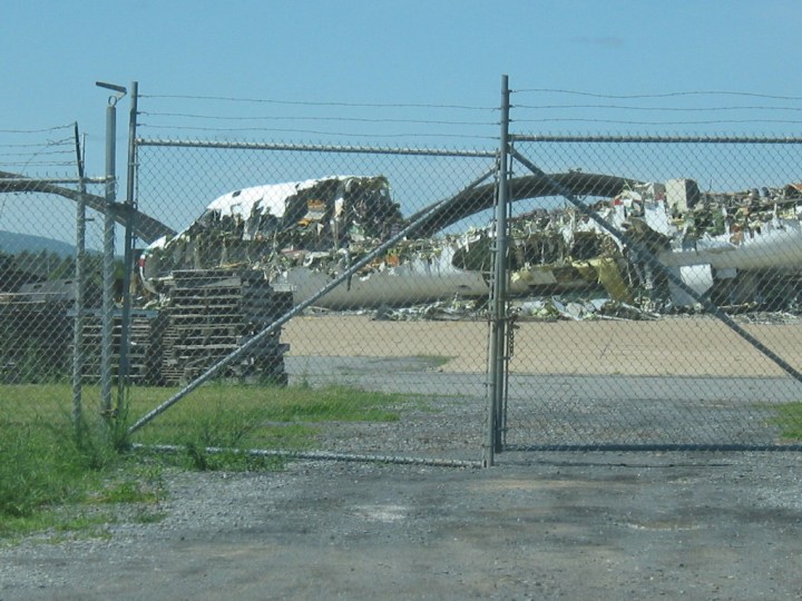 End of the line... stripped of recoverable components, msn 19875 is broken up a Plattsburgh, June 20th, 2003. (© Katie Carpentier | flickr.com)