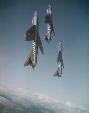 Three Hunter F.1s (WT594, WT622 and WT641) of No 43 Squadron RAF head over the top of a formation loop, high above Scotland in 1955. © IWM (RAF-T 42A)