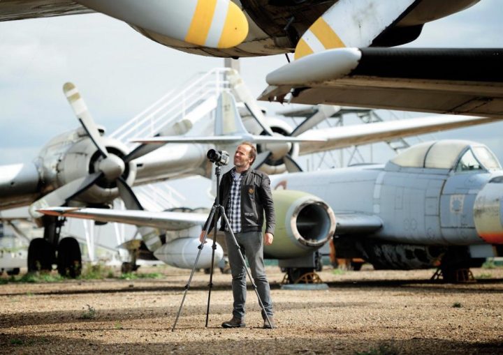Manolo Chrétien at work – surrounded by at least a Gloster Meteor and a Lockheed Constellation. (Photo: Stéphane Guilbaud)