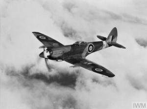 Spitfire Mk.22 prototype PK312. The Mk.22 was essentially a low-back Mk.21, which was itself developed from the Mk.XIV through various improvements and a more powerful Griffon 61. (© IWM HU 1682)